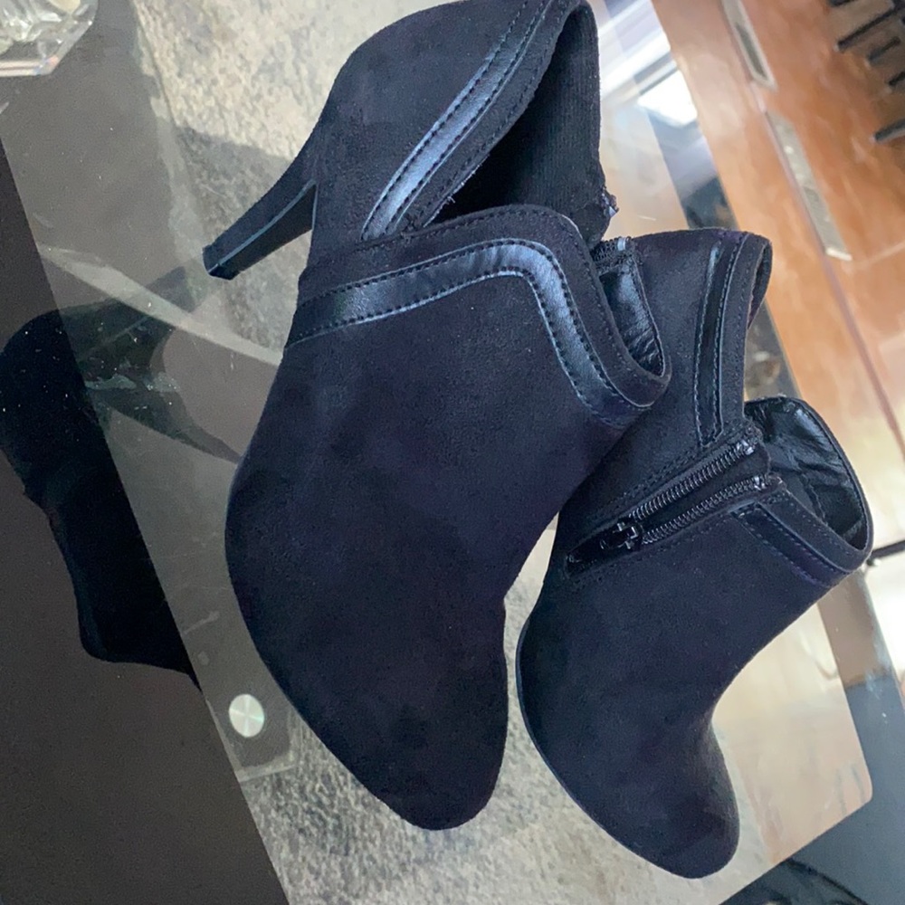 Dexflex women booties size 6
